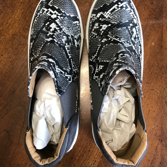 Snake skin sneakers! - Picture 4 of 4